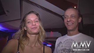 Толпа свингеров устроила секс-вечеринку в приватном клубе