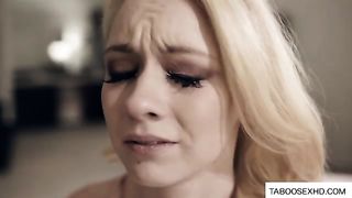 Дочь трахнулась с другом отца в его присутствии