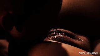 Тёлка с большими дойками соблазнила проповедника и трахнулась с ним