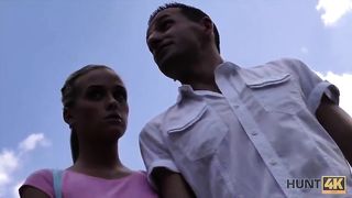 Няшка с хвостиком пососала за деньги и раком поеблась на столе в узкую киску